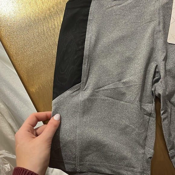 NWT Gray Sports Bra & Biker Shorts Set - Picture 4 of 6